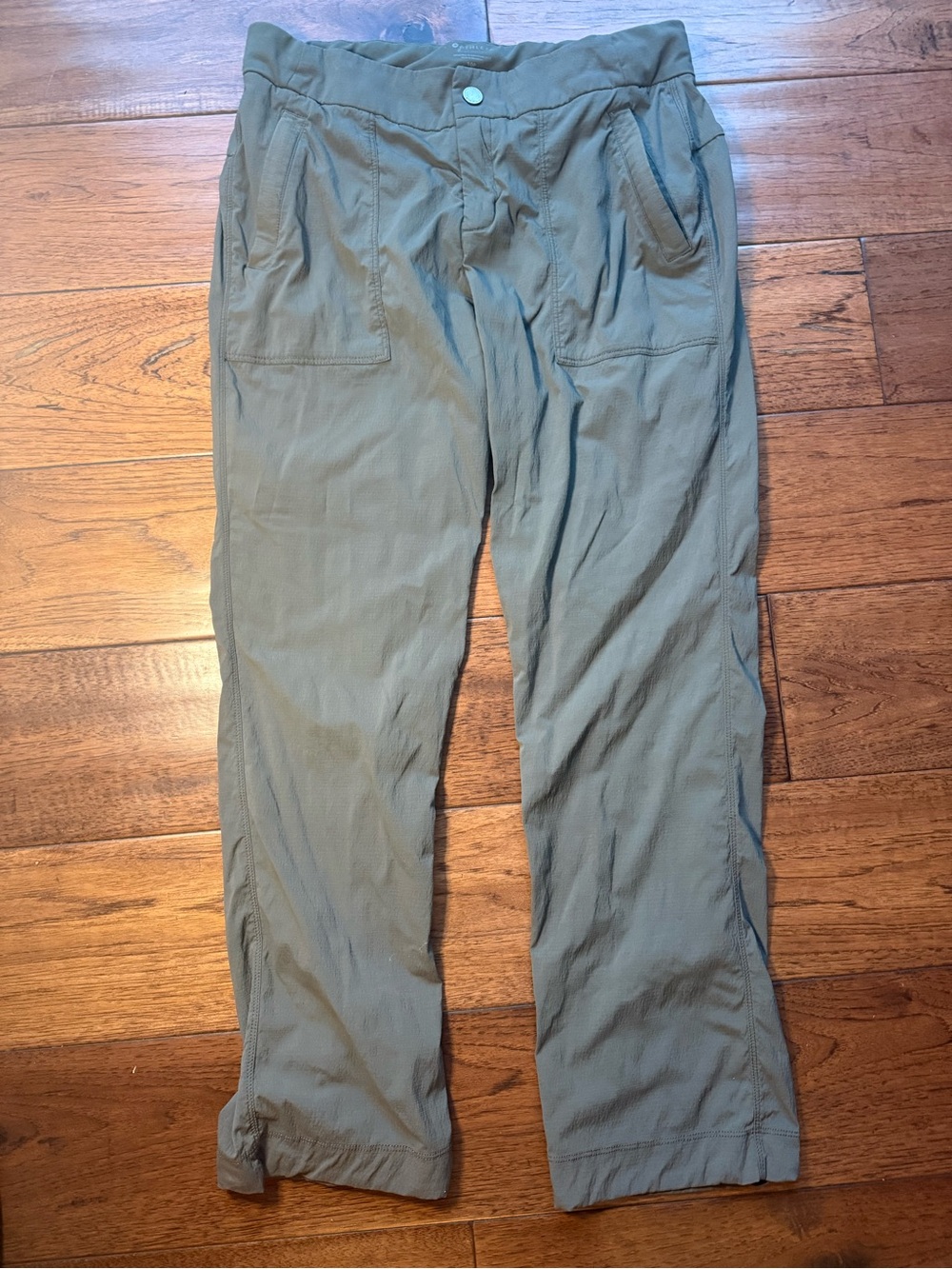 Athleta Trekkie Hike Pant in Olive Green size 10P